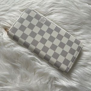 Louis Vuitton Zippy Wallet